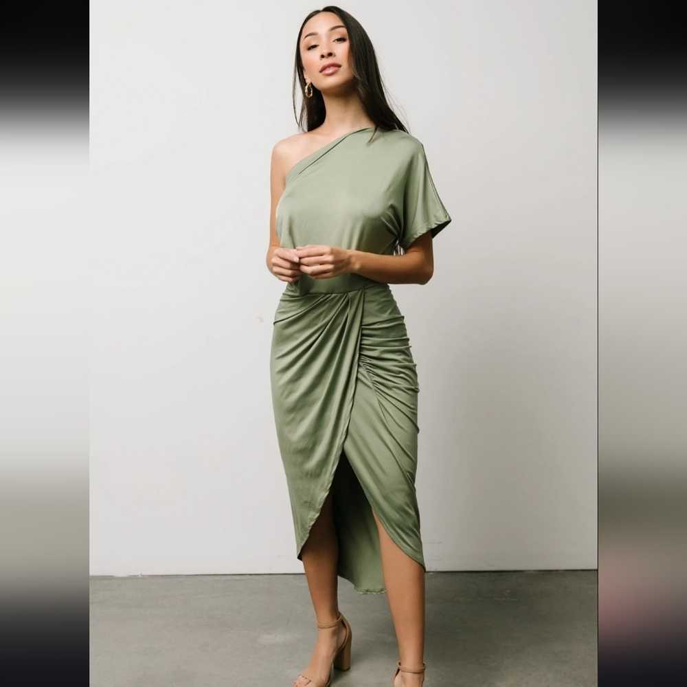 Elegant One-Shoulder Green Dress - Picture 3 of 16